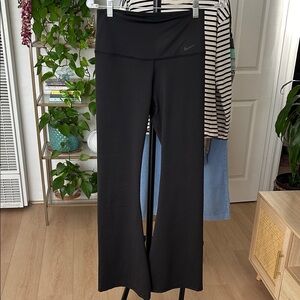 Nike Women’s High Rise Flare Leggings. Size Medium. 31” inseam.See description.